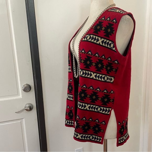 A.K.F Knitted Geometric Print Red and Black Vest - Picture 5 of 7